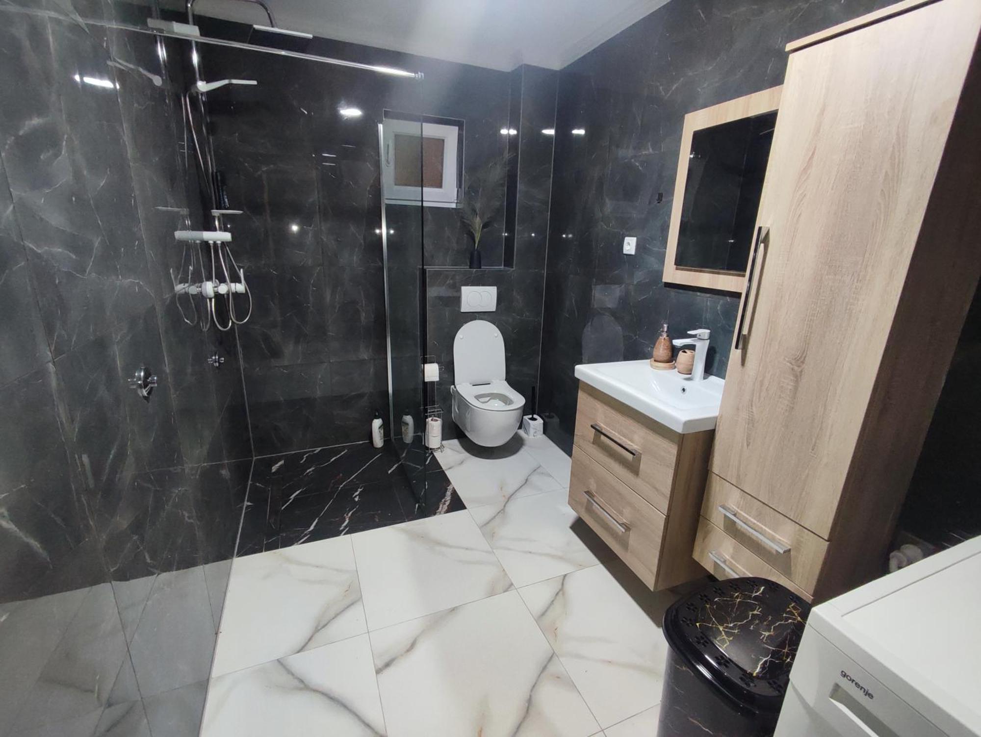 Apartment Colic *